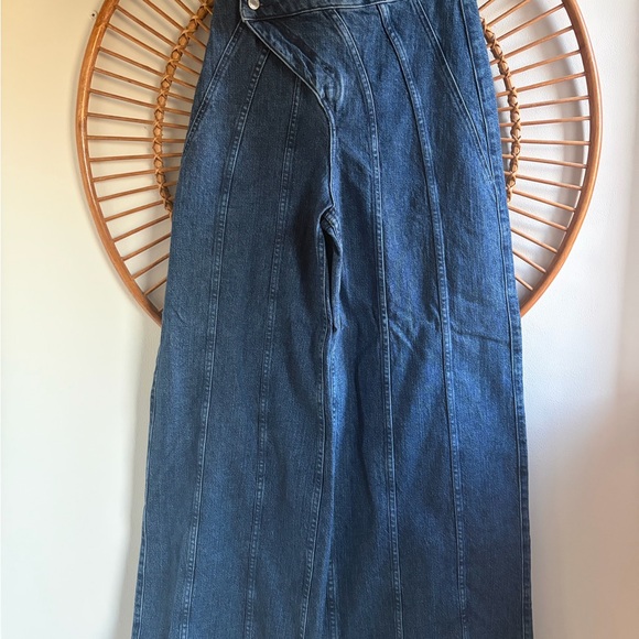 Social Tourist by Hollister Wide-Leg Barrel-style Jeans - Picture 3 of 7